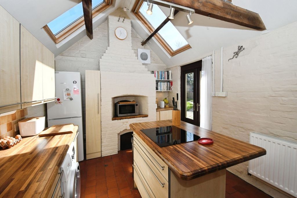 Property photo 3 of 16 Photo