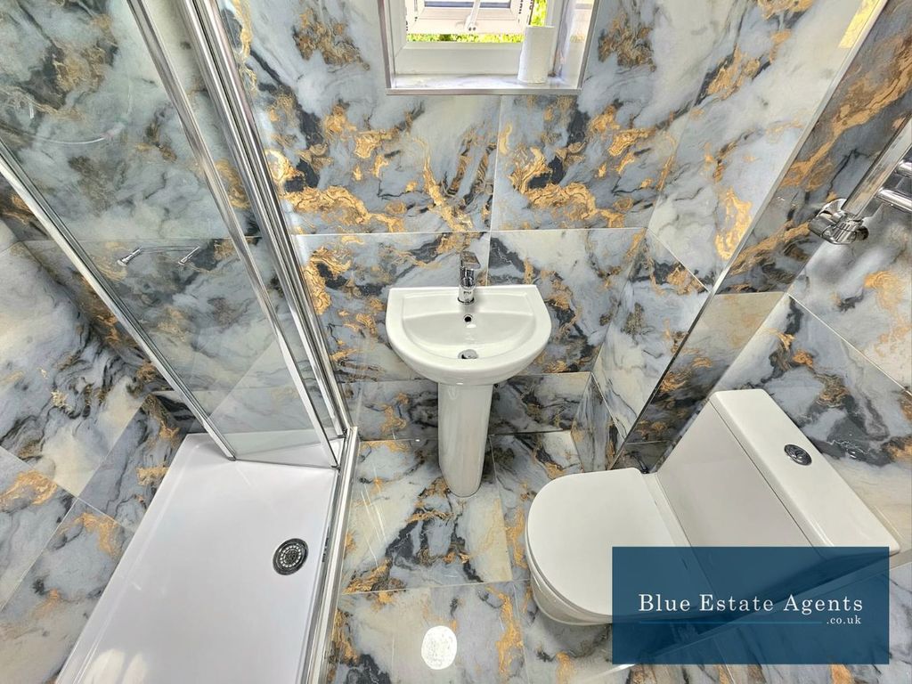 Property photo 1 of 8 Shower Suite