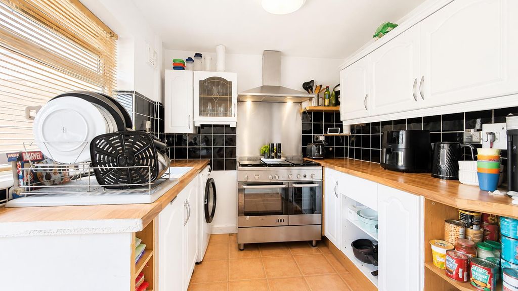 Property photo 3 of 10 A0Abc0A6-5F11-411B-831B-d45A62Ae5562.Png