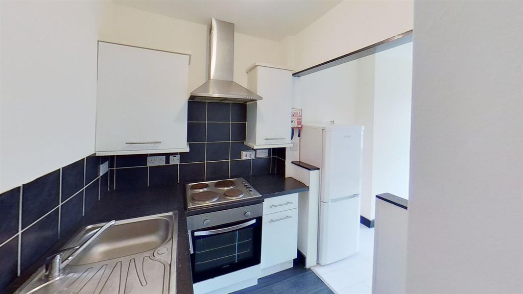 Property photo 2 of 4 181-A-Wednesbury-Road-Kitchen.Jpg