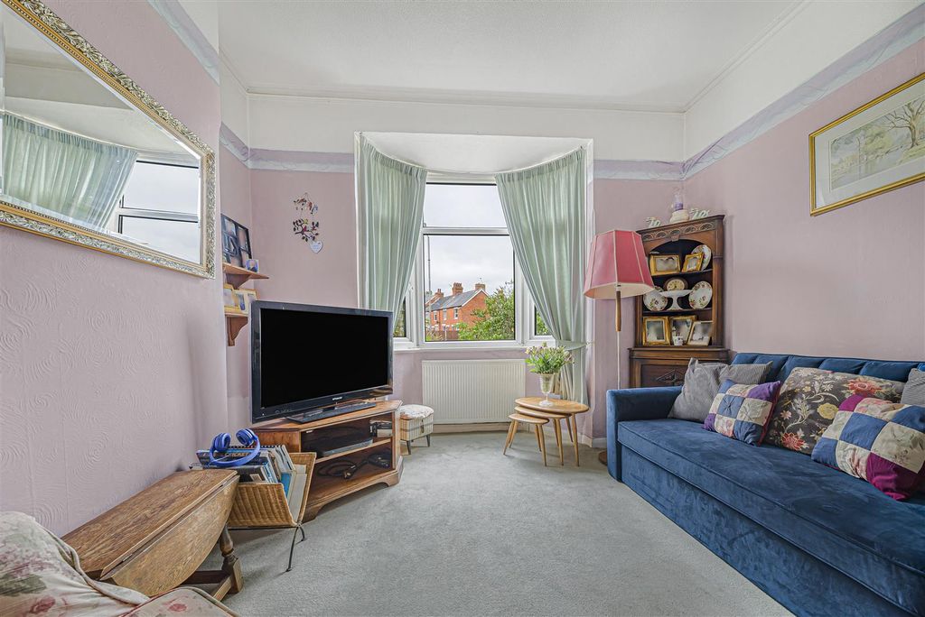 Property photo 2 of 12 Lounge