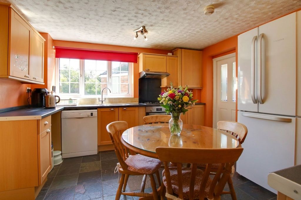 Property photo 3 of 36