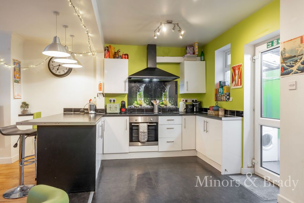 Property photo 3 of 17