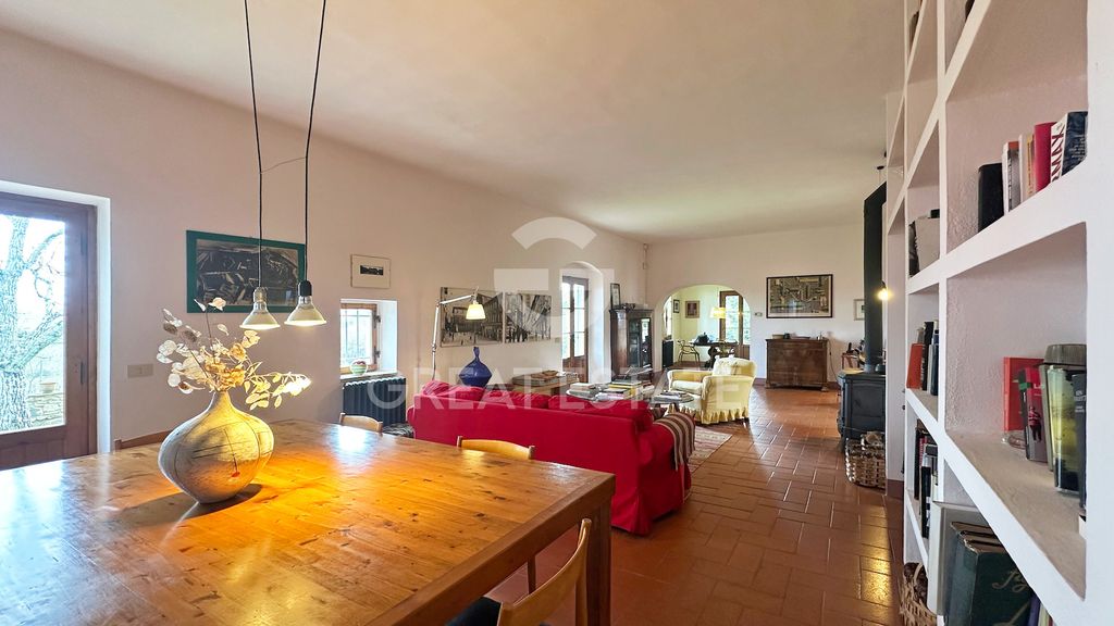 Property photo 2 of 24 Interiors