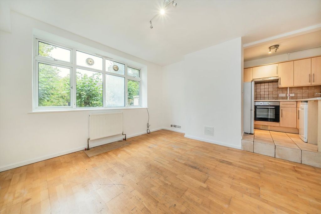 Property photo 2 of 8