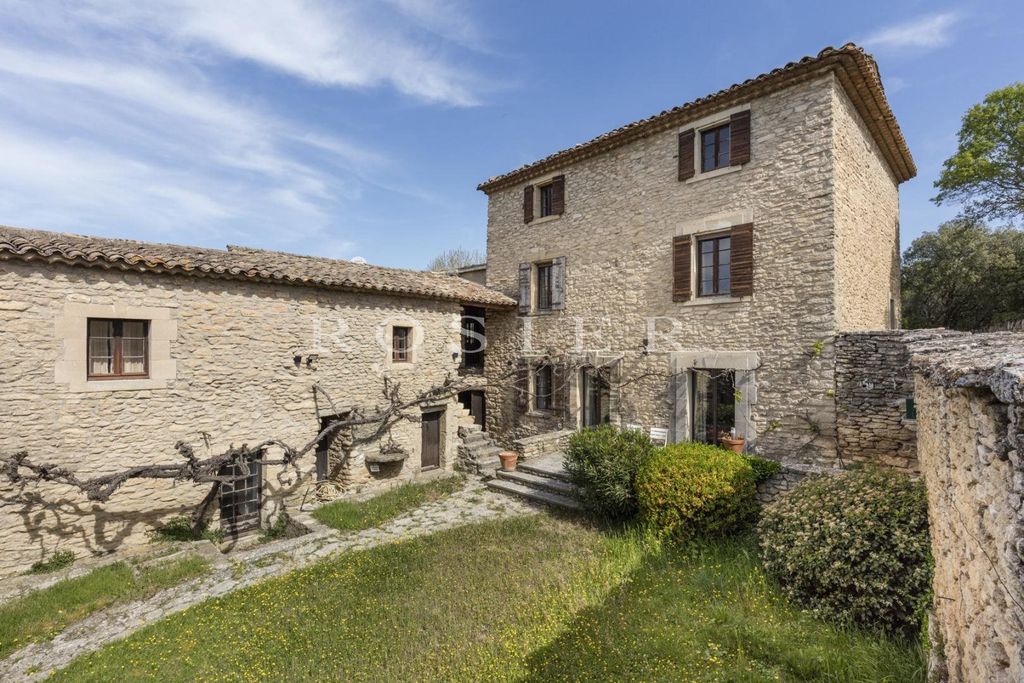 Property photo 1 of 6 A Hamlet House With A Pool And Views Of The Luberon, Just A Stone's Throw From Gordes