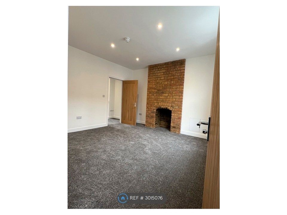 Property photo 2 of 9 Bedroom