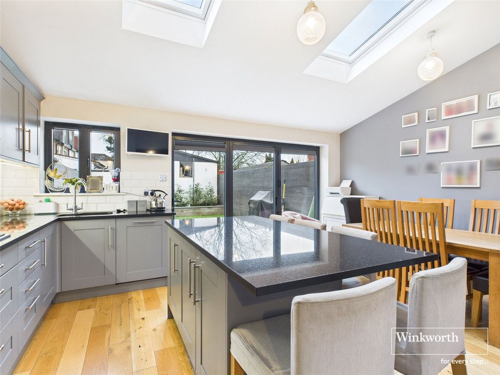 Property photo 3 of 12 Kitchen