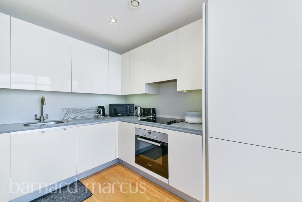 Property photo 3 of 7 Kitchen