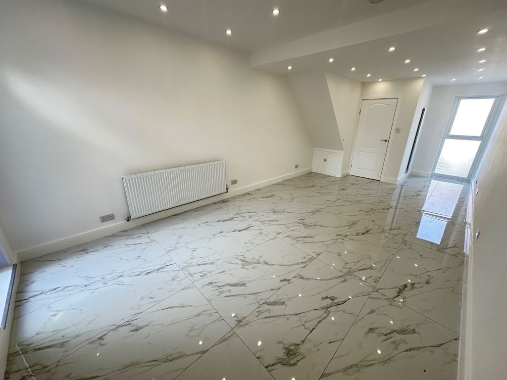 Property photo 3 of 11 5413292