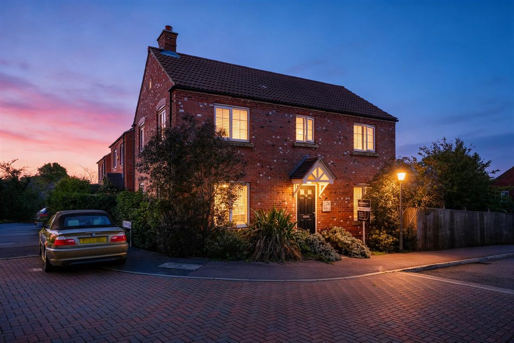 Property photo 1 of 17 Twilight (6).Png