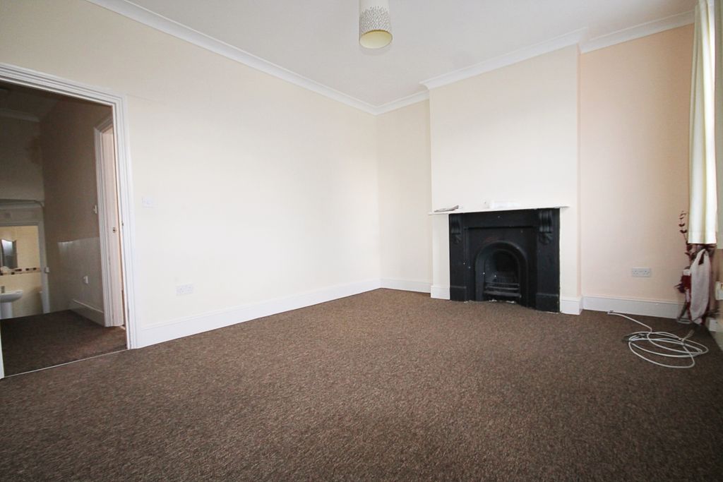 Property photo 3 of 7 Lounge Area