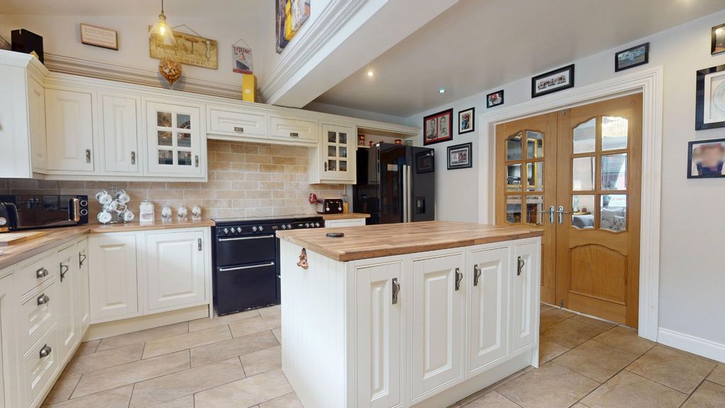 Property photo 1 of 43 5241940