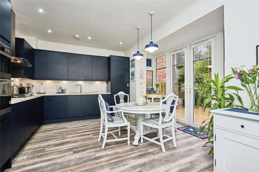 Property photo 3 of 19 Picture No. 23