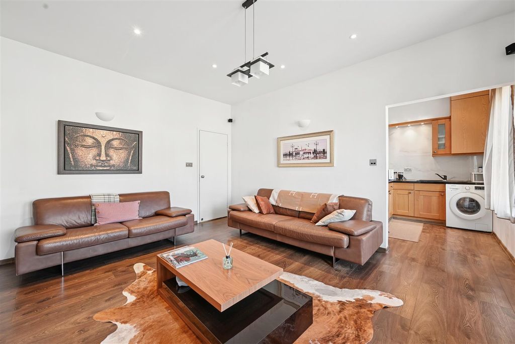 Property photo 2 of 15 4