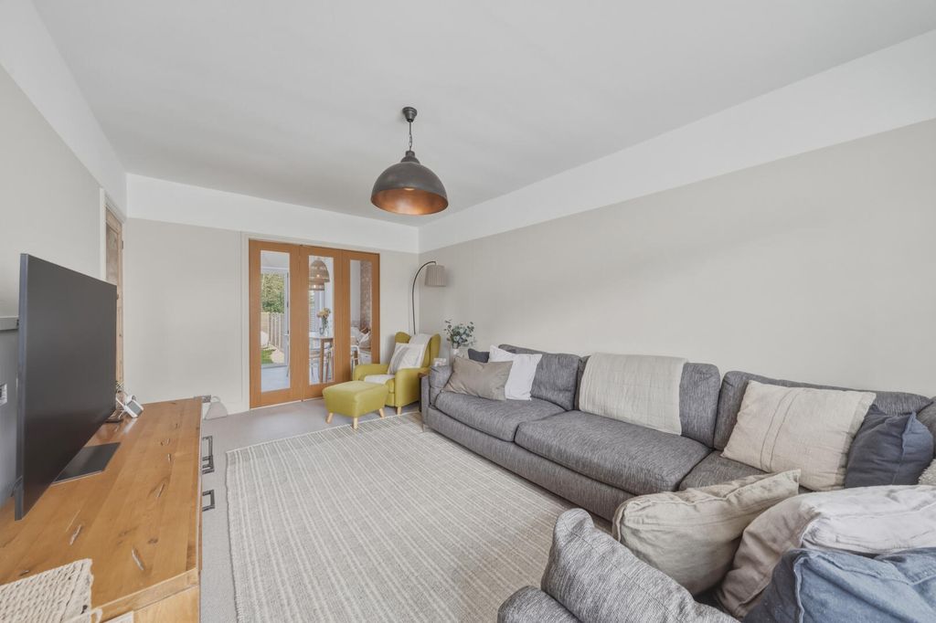 Property photo 3 of 19 Living Room