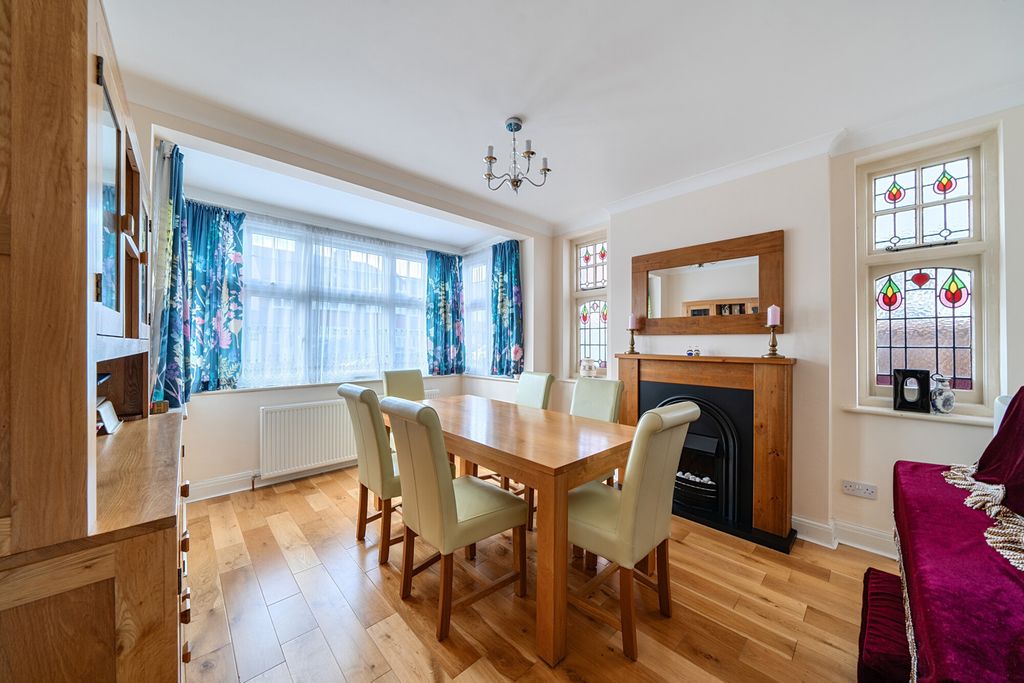Property photo 3 of 10 1353623-4-68c2A90...