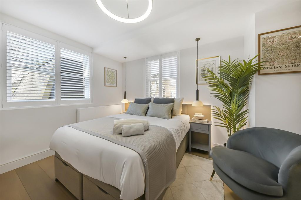Property photo 1 of 14 One Stay - Studio 5, 9 &amp;13 - Bedroom - Image 7.Jpg