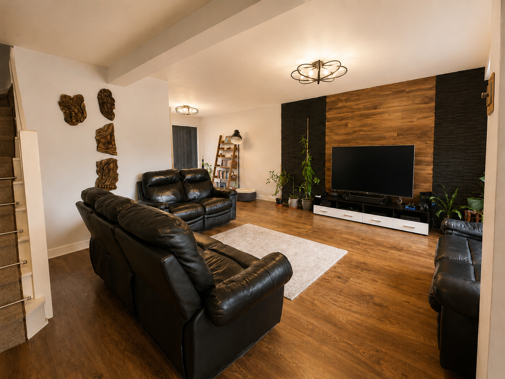 Property photo 2 of 12 Lounge