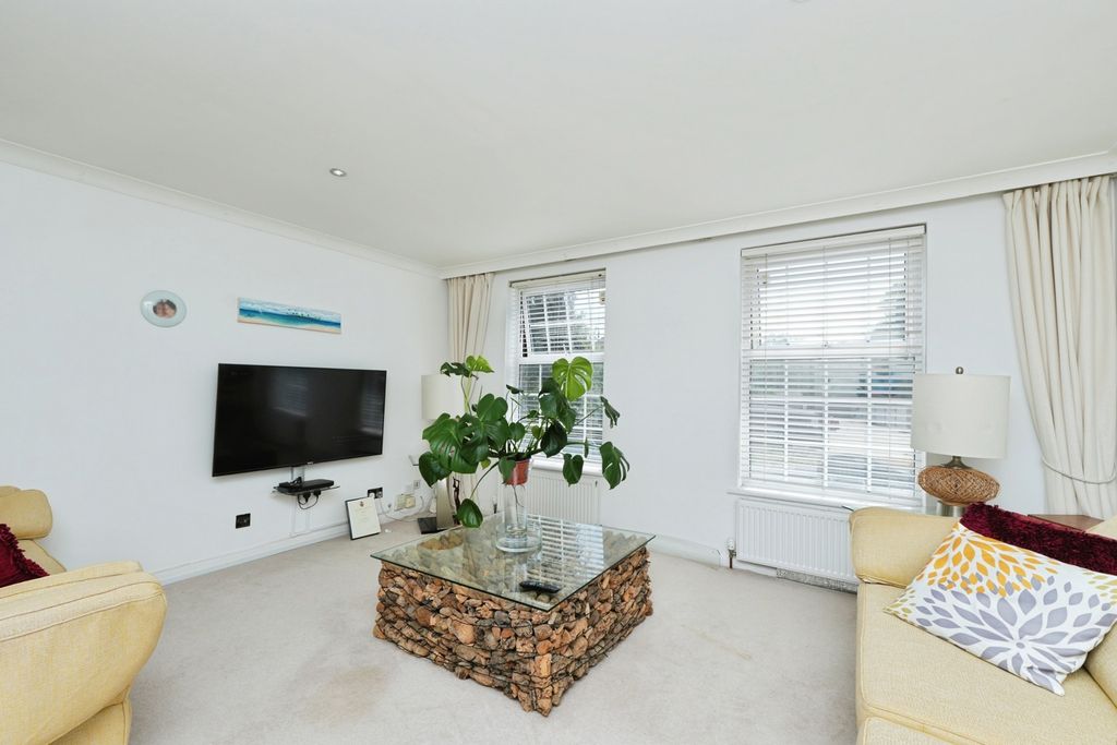 Property photo 2 of 20 Pbox-Img.Jpg