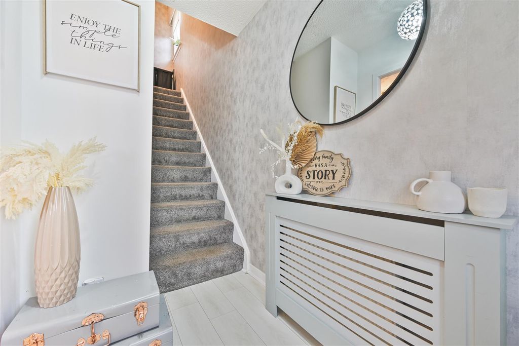 Property photo 2 of 25