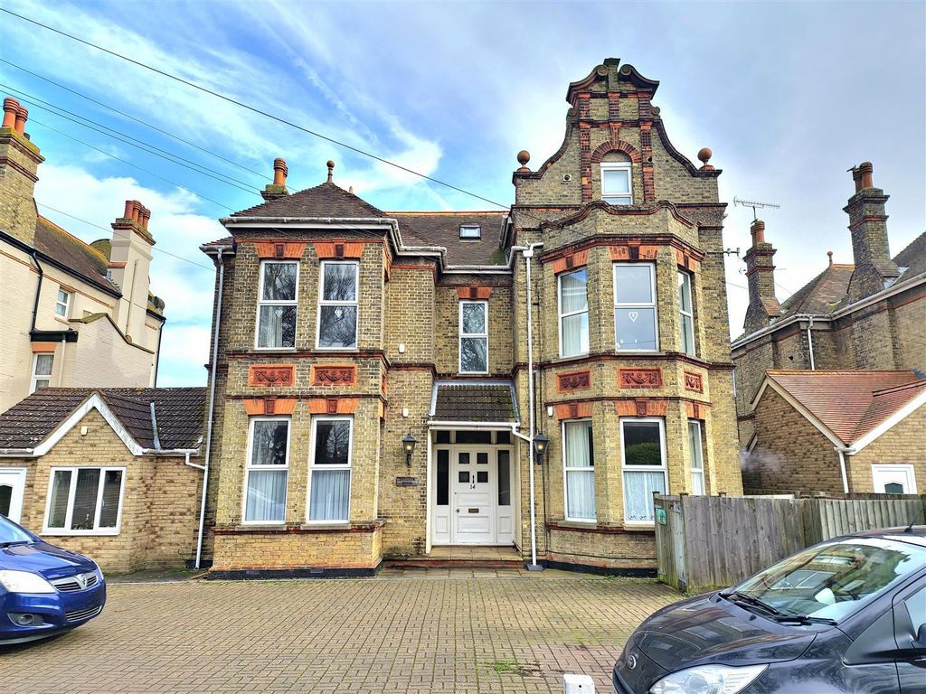Property photo 1 of 8 External