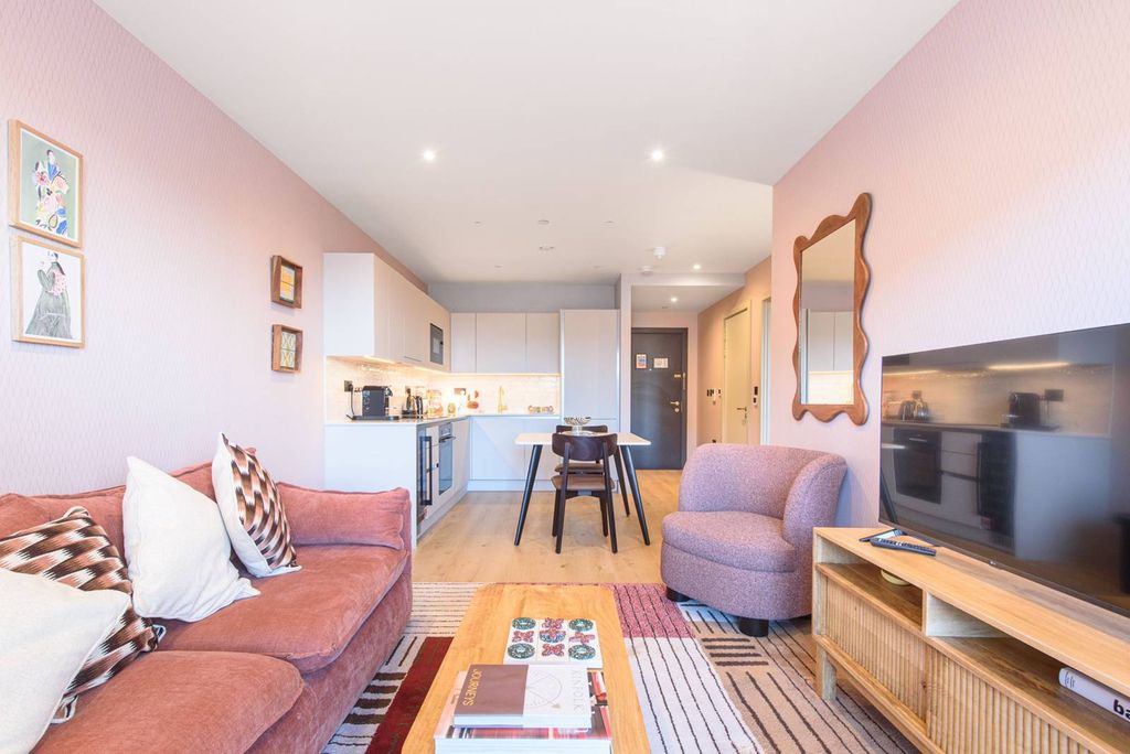 Property photo 2 of 24