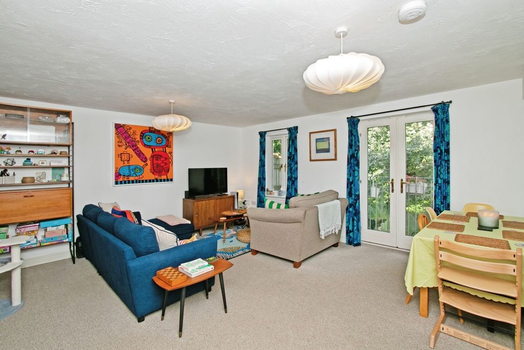Property photo 3 of 17 Photo