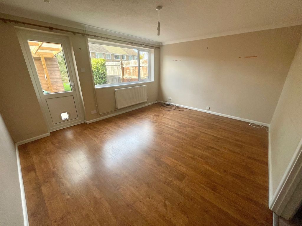Property photo 3 of 13 Lounge