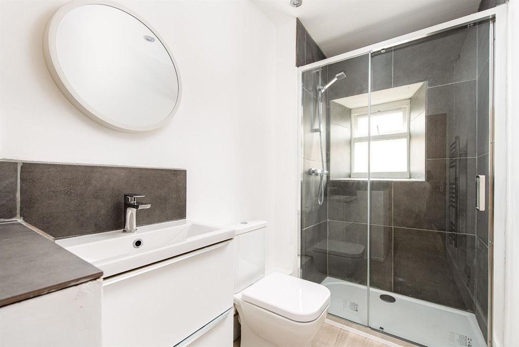 Property photo 3 of 10 Shower.Jpg
