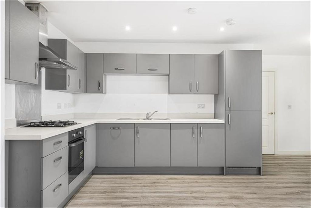 Property photo 3 of 9 Kitchen