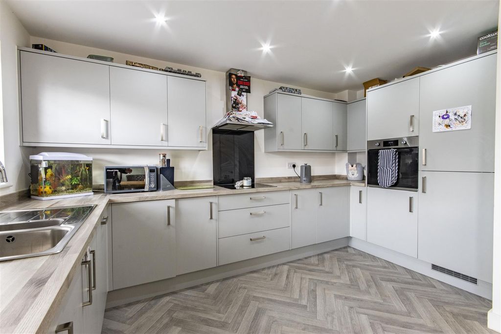 Property photo 2 of 15 Kitchen/Diner
