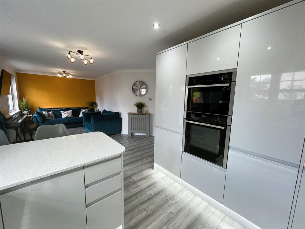 Property photo 2 of 27 Dining Kitchen/Family Area