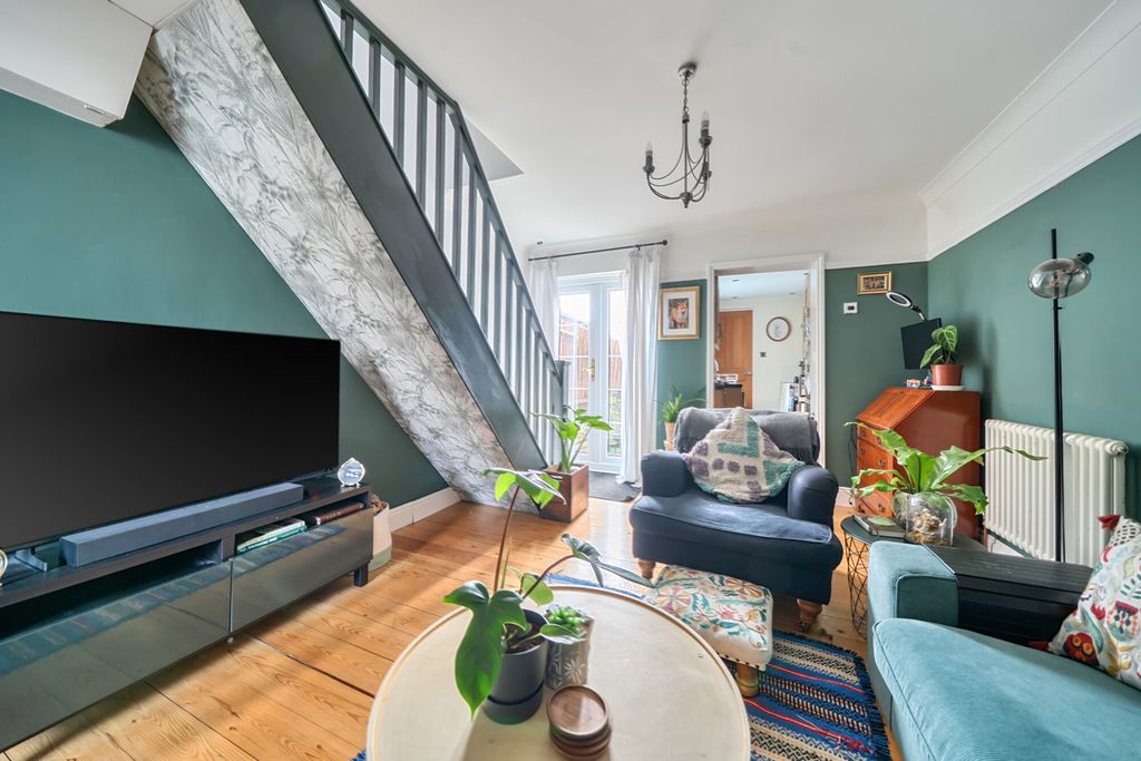 Property photo 2 of 27 1400698-4-696E6Bd...