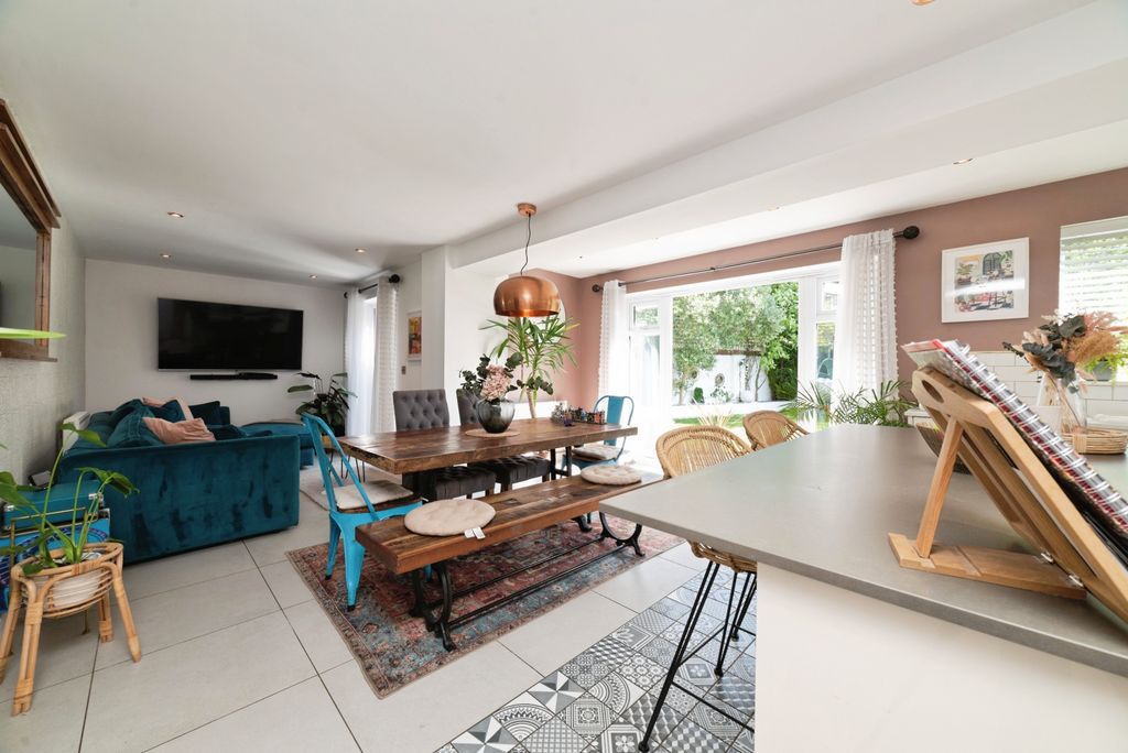 Property photo 3 of 23