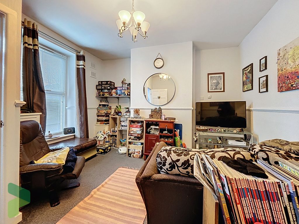 Property photo 3 of 11 Living Room