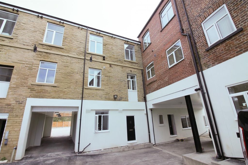 Property photo 1 of 1 32 Whingate.Jpg