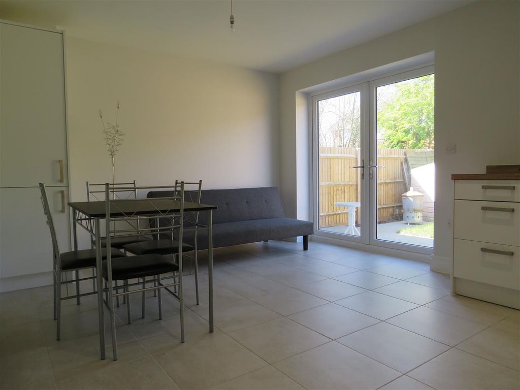 Property photo 3 of 14 Dining Area (Alto Id: 154862602)