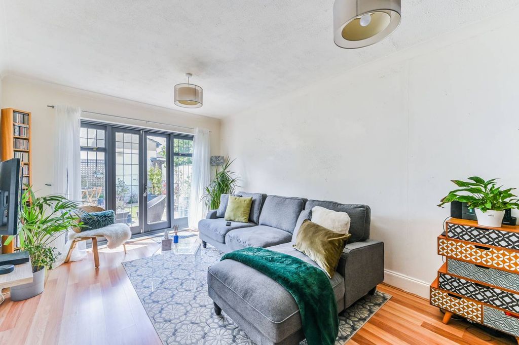 Property photo 1 of 11