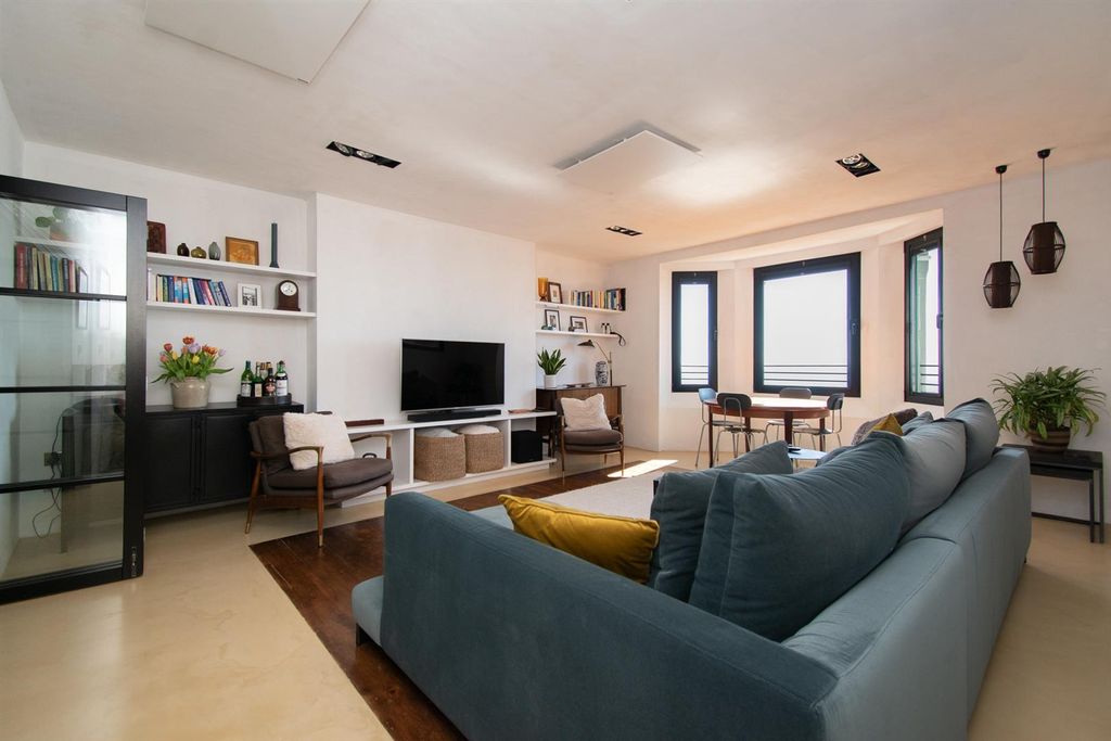 Property photo 2 of 27 Open Plan Living Space