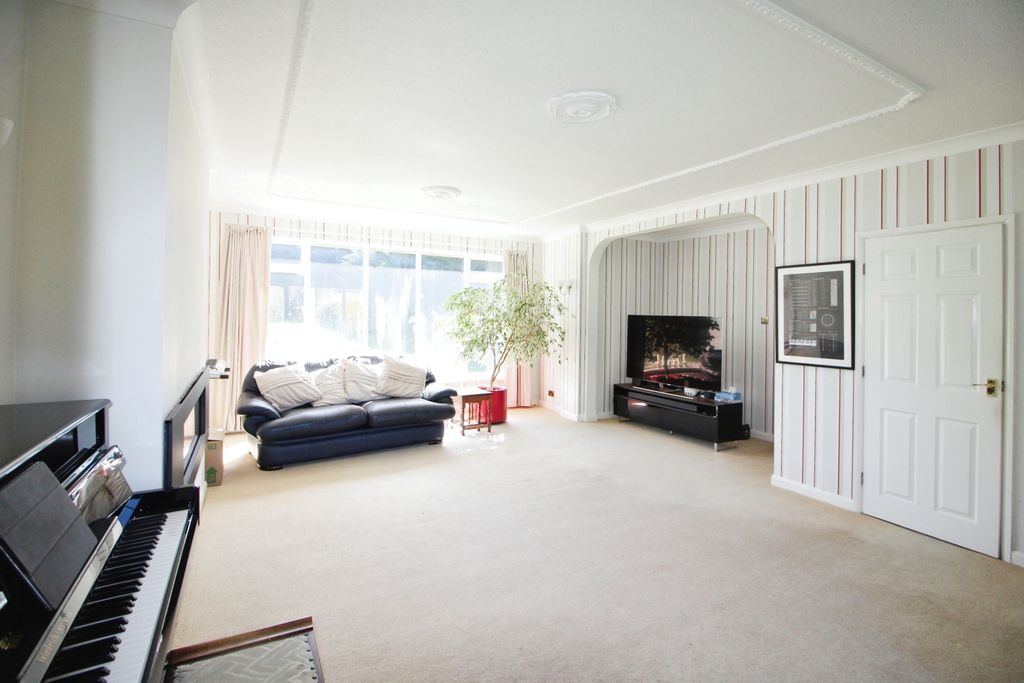 Property photo 2 of 35 Lounge....Jpg
