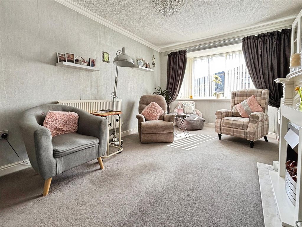 Property photo 3 of 22 Lounge V2.Jpg