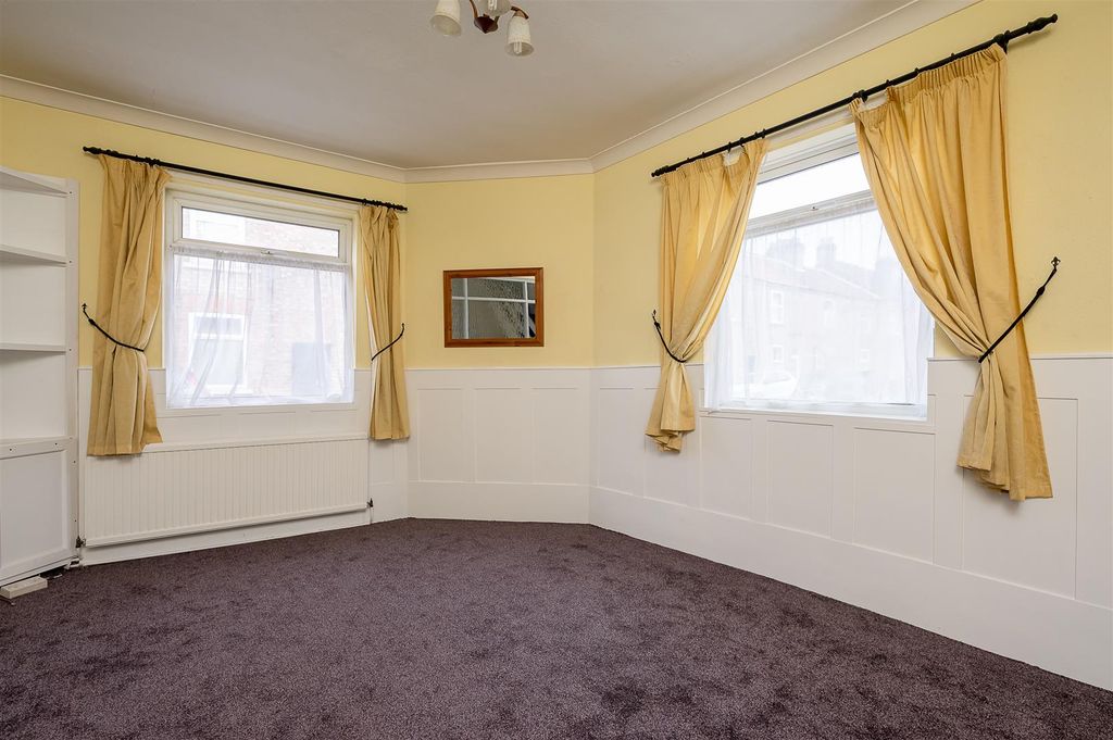 Property photo 2 of 17 Living Room