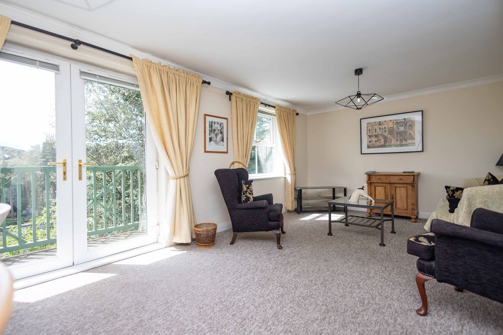 Property photo 3 of 19 Jt3A9927