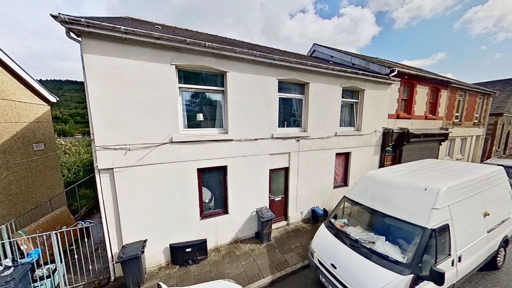 Property photo 1 of 33
