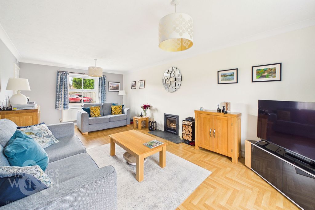 Property photo 2 of 35