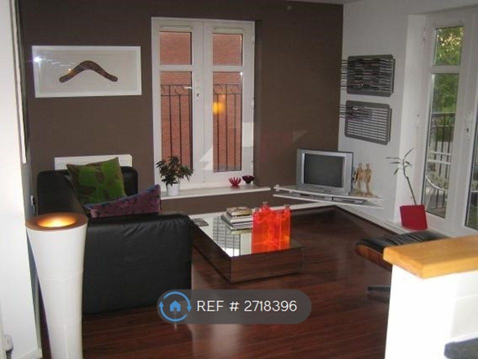 Property photo 1 of 9 Living Room