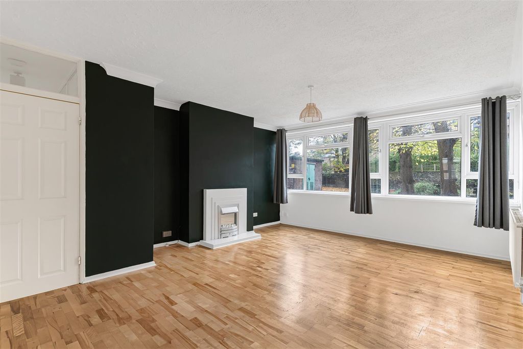 Property photo 2 of 8 18_67512.Jpg