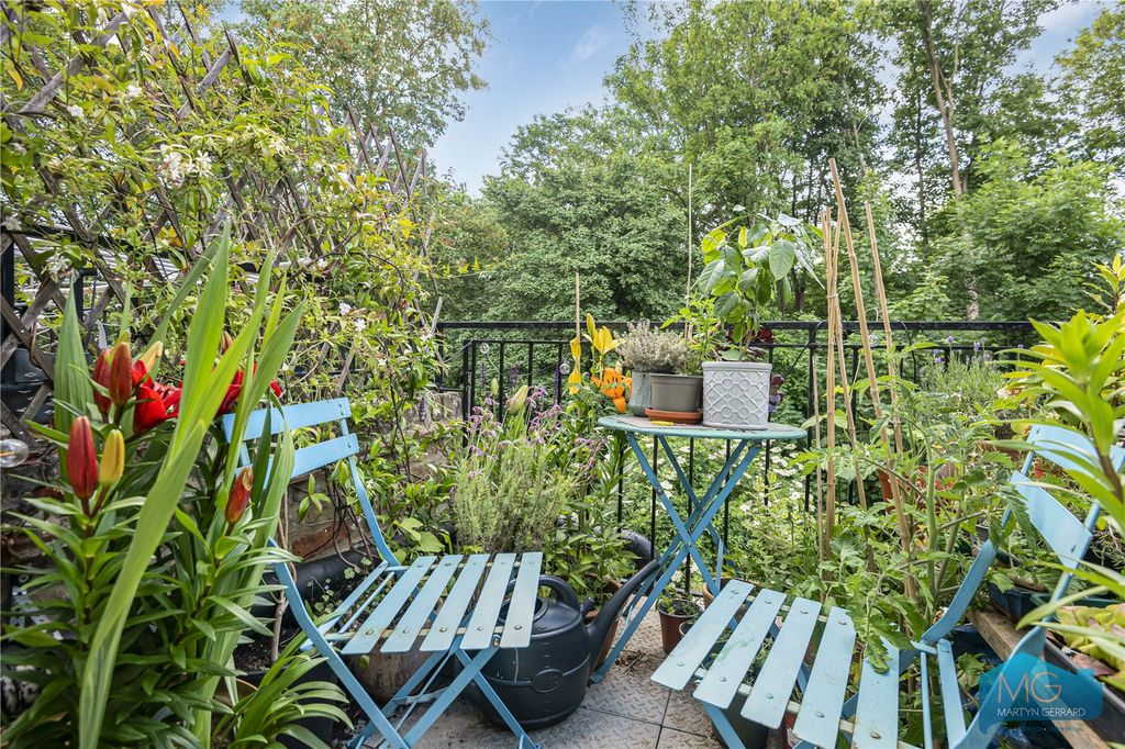 Property photo 3 of 16 Picture No. 12