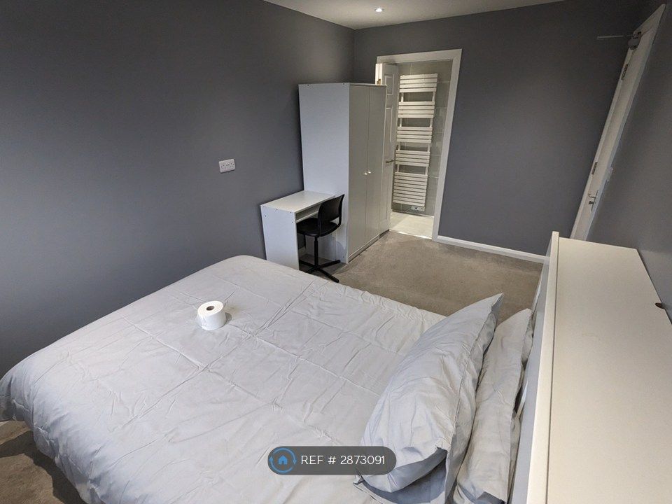 Property photo 1 of 32 En-Suite 2